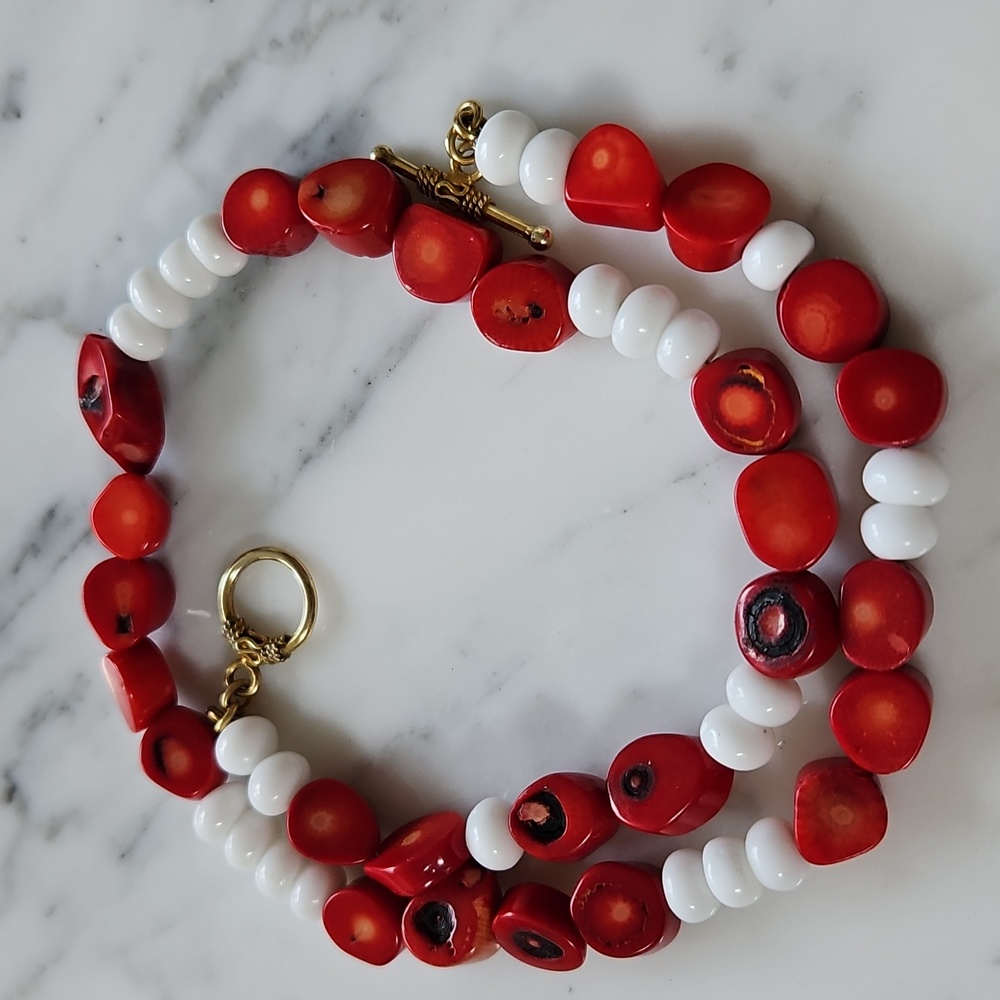 Red Coral & White Agate Bead Necklace - Picture 3 of 4